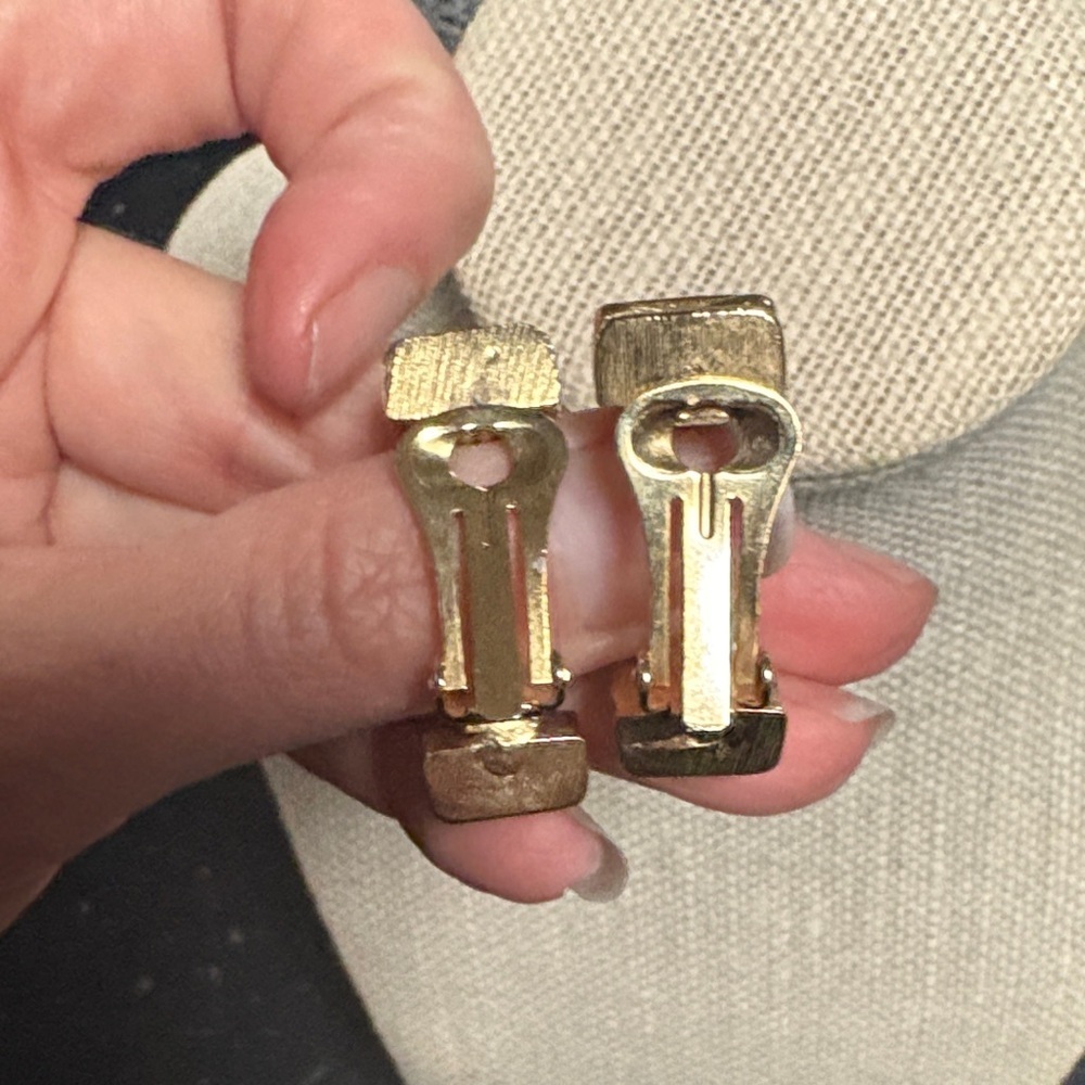 80s/90s Gold and Silver Cable Clip Earrings - Picture 3 of 5